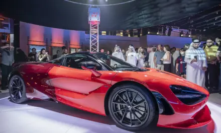 Lanzamiento del McLaren 750S en Dubái. ( Video ).